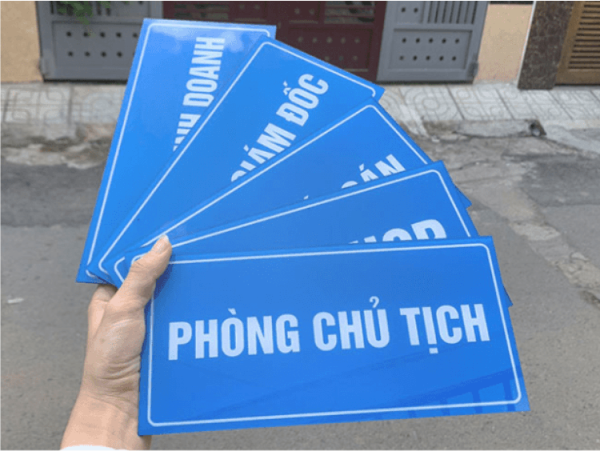 biển tên phòng ban mica đẹp